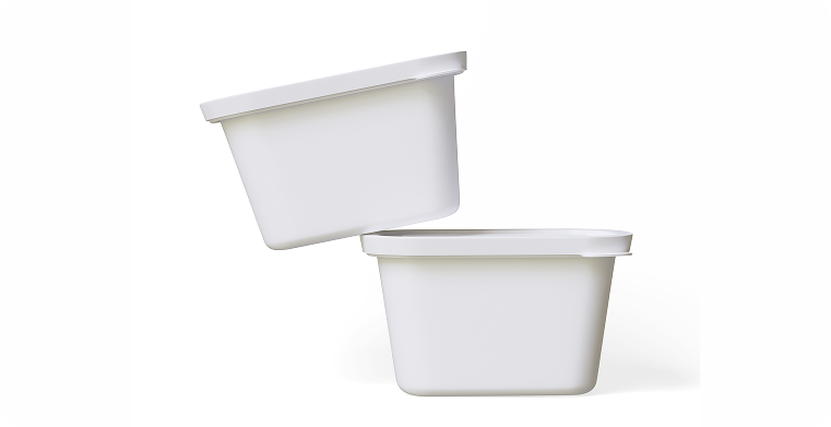 Rectangle 40097 (11) Tarrinas blancas apiladas, envase habitual en productos de helado al por mayor para bares, heladerías y hoteles
